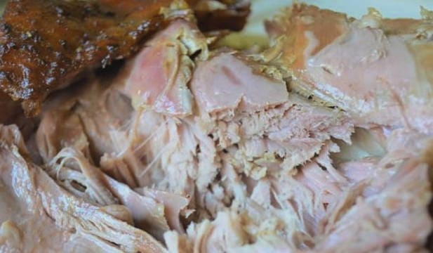 Putensteak mit Knochen im Ofen