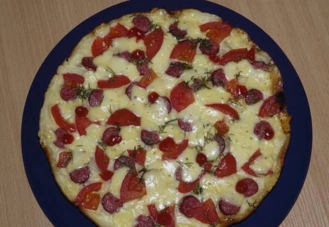 Pizza s kiselim vrhnjem bez majoneze u tavi za 10 minuta