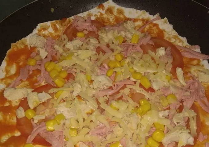 Pizza aus geschnittenem Lavash in 10 Minuten in einer Pfanne