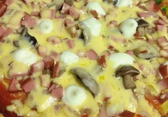 Pizza mit Mayonnaise ohne Sauerrahm in einer Pfanne in 10 Minuten
