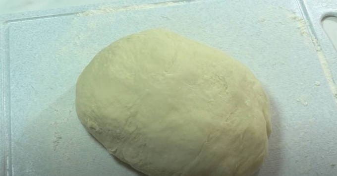 Brandteig für Manti auf kochendem Wasser mit Eiern