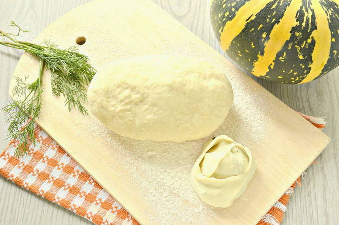 Teig auf Wasser ohne Eier für Manti