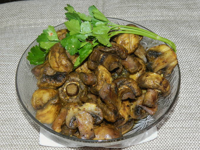 Champignon in salsa di soia con aglio alla griglia