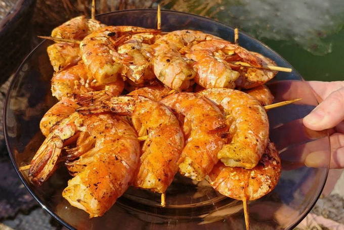 Langustinen-Schaschlik auf dem Grill