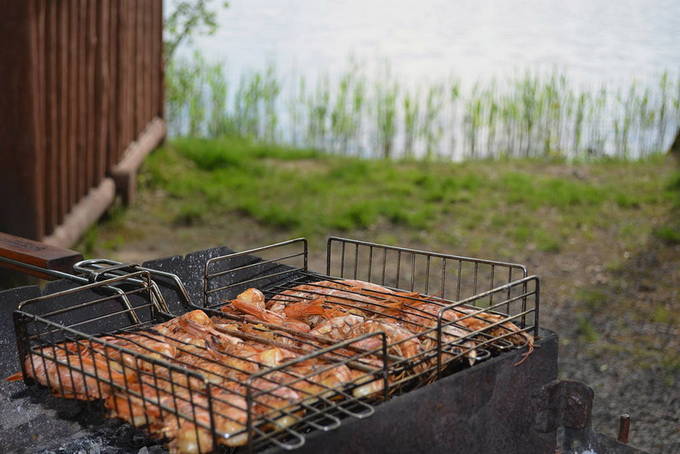 Langusten auf einem Grill auf dem Grill