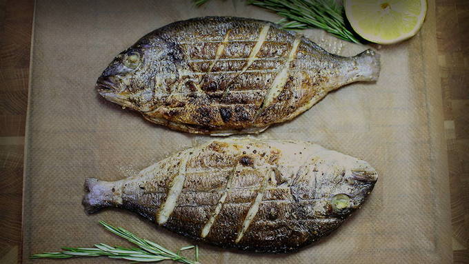 Dorado auf dem Grill auf dem Grill