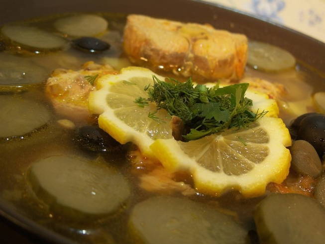 Fisch-Hodgepodge mit Kapern