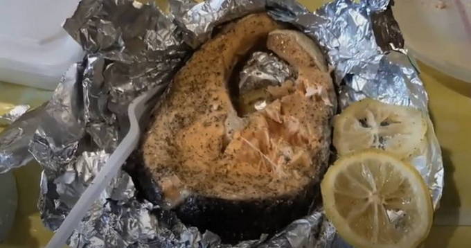 Pesce rosso al cartoccio alla griglia