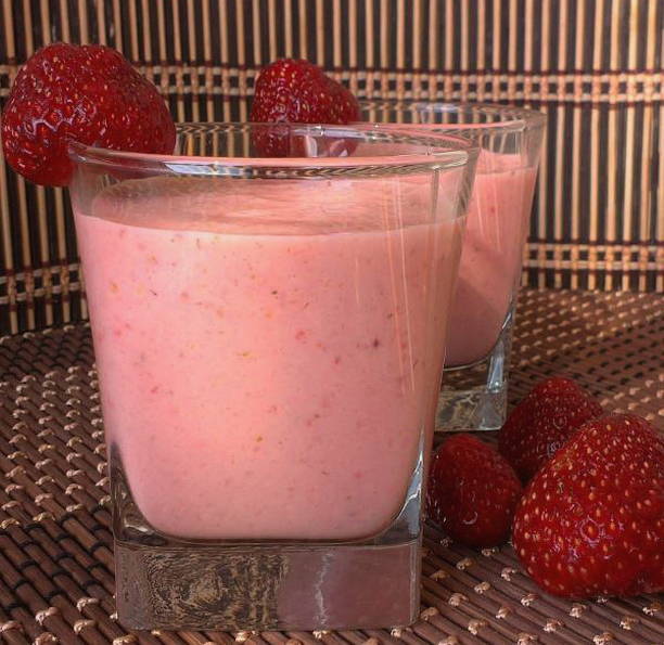 Jordbær, banan og kefir smoothie