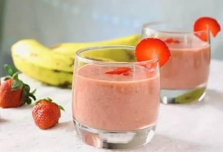 Jordbær banan mælk smoothie