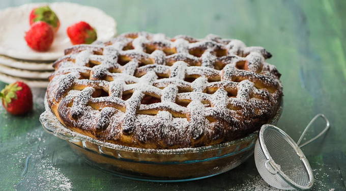 Käsekuchen mit Hefeteig-Erdbeeren
