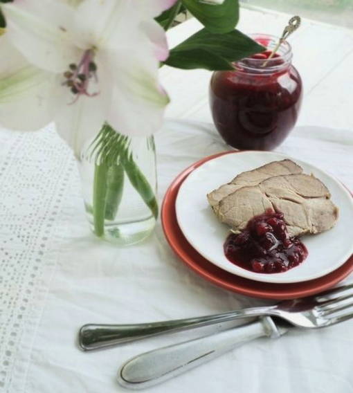 Preiselbeersauce zu Fleisch mit Wein