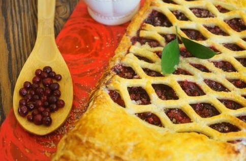 Torta di mirtilli rossi con pasta sfoglia senza lievito