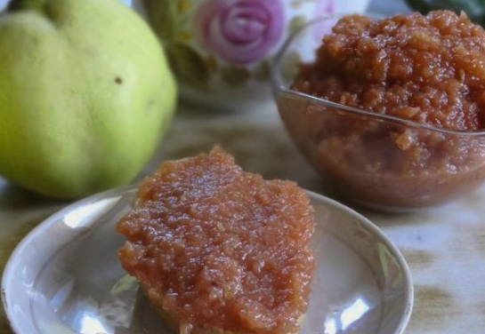 Die leckerste Quittenmarmelade durch einen Fleischwolf