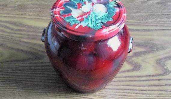 Marmellata di prugne rosse con semi per l'inverno