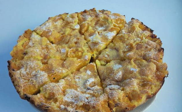 Pie mit Kirschpflaume im Ofen schnell und lecker