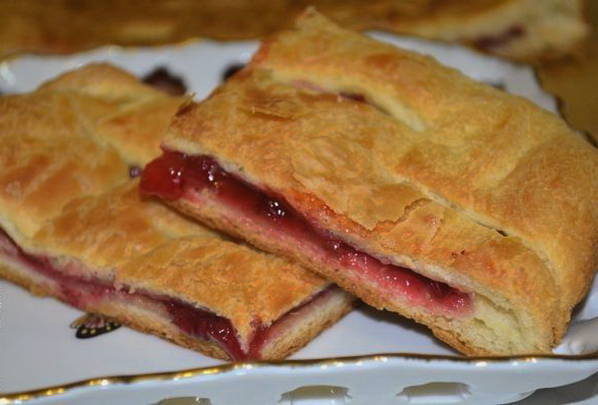 Preiselbeer-Blätterteig-Torte