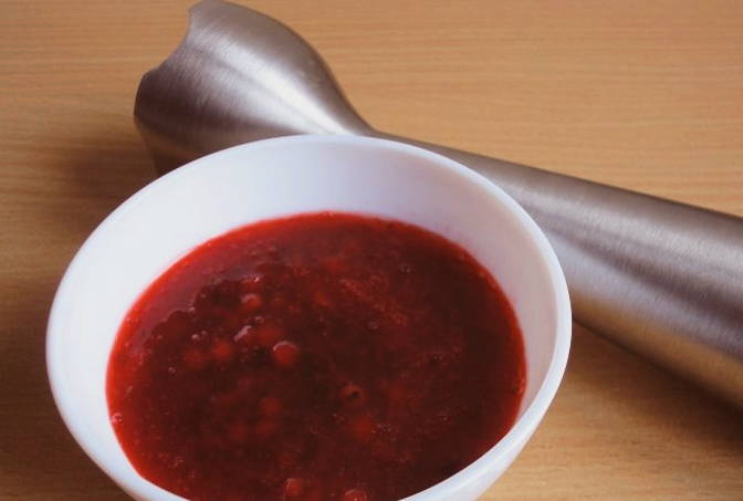Preiselbeersauce mit Wein für den Winter