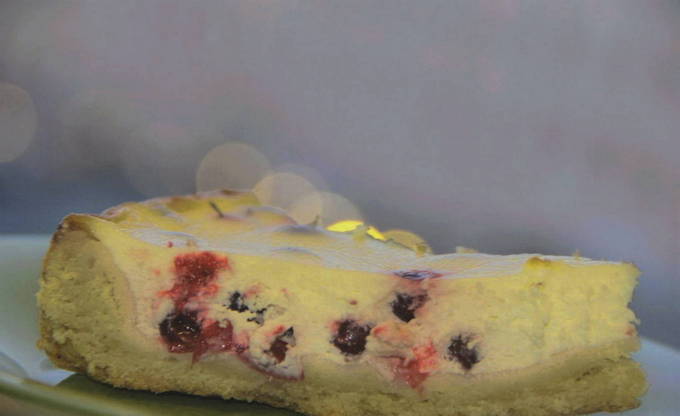 Sandkuchen mit Preiselbeeren und Sauerrahmfüllung