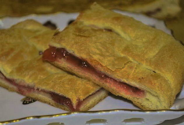 Blätterteig mit Äpfeln und Preiselbeeren
