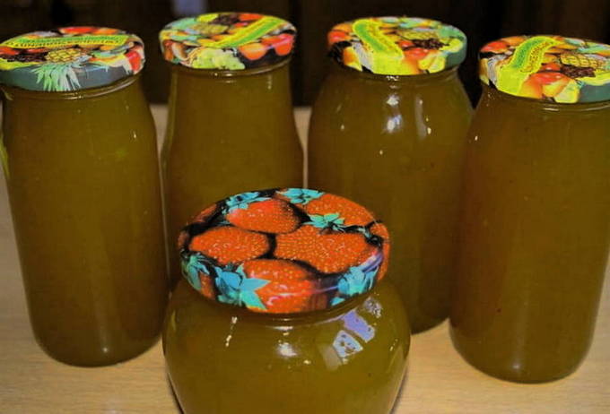 Marmelade von Ranetki durch ein Sieb für den Winter