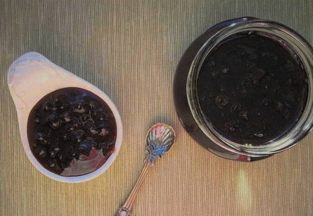 Preiselbeeren im eigenen Saft mit Zucker für den Winter