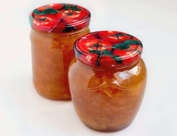 Apfelmarmelade mit Orangenspalten