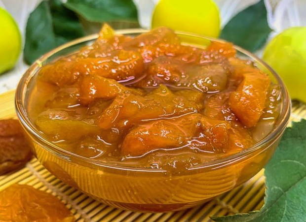 Ranetki-Marmelade mit getrockneten Aprikosen