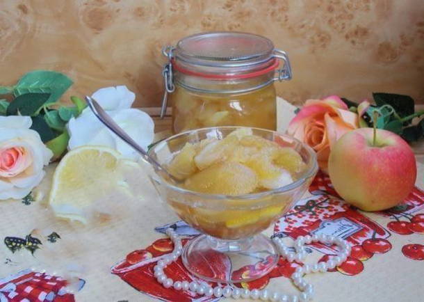 Apfelmarmelade mit Zitronenspalten