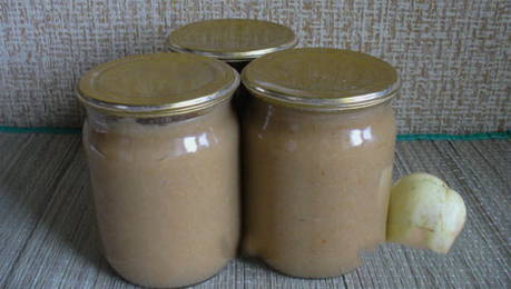 Apfelpüree von Antonovka in einem Slow Cooker für den Winter