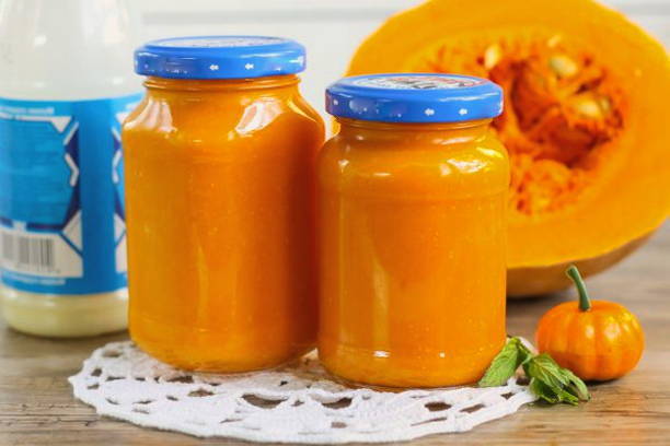 Suikervrije appel- en pompoenpuree in huis voor de winter