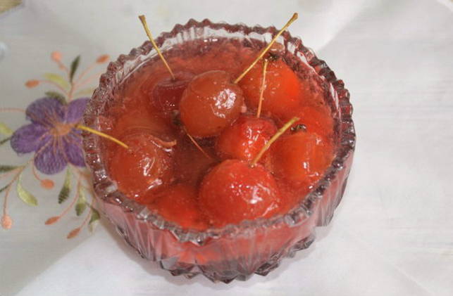 Marmellata di Ranetki per un barattolo da 3 litri per l'inverno