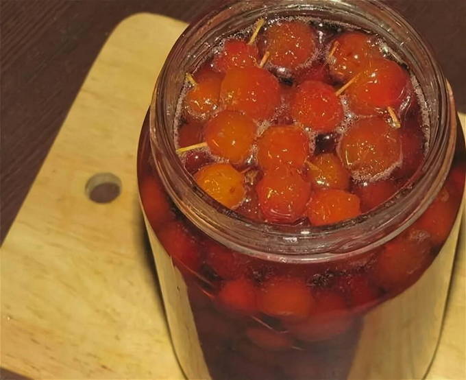 Marmellata di Ranetki per un barattolo da 2 litri per l'inverno