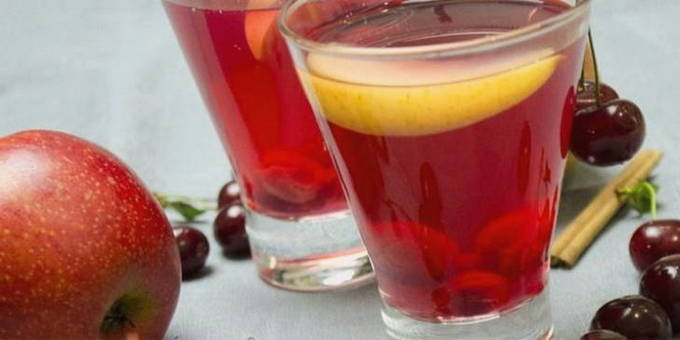 Ranetki e composta di ciliegie in vaso da 2 litri per l'inverno