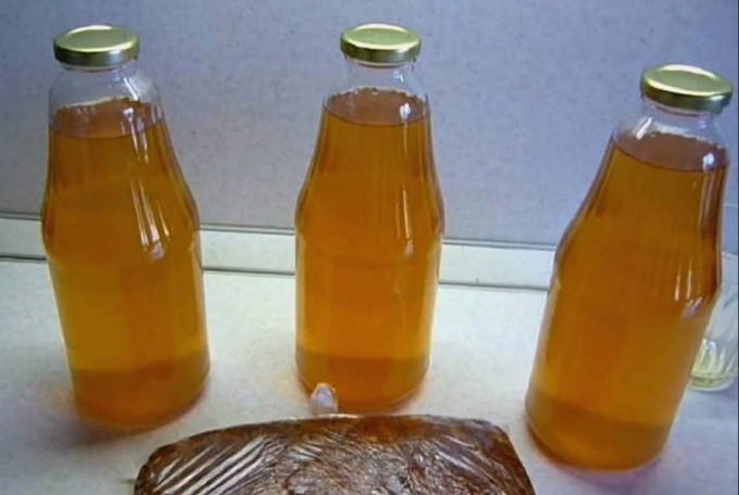 Saft von Ranetki durch einen Entsafter ohne Zucker für den Winter
