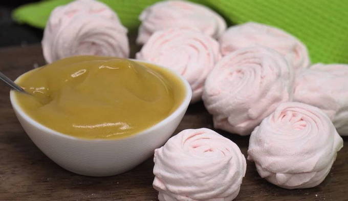 Salsa di mele con gelatina per l'inverno