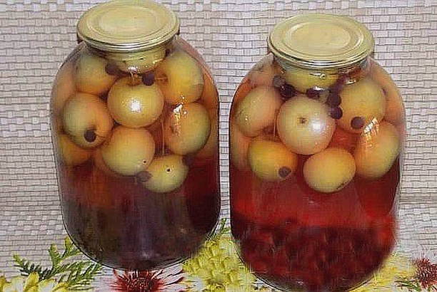 Ranetki und Kirschkompott für den Winter