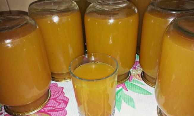 Ranetka-Saft mit Zitronensäure für den Winter
