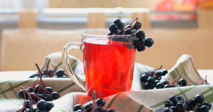Aroniakompott im 3-Liter-Glas für den Winter