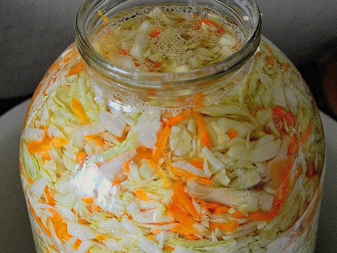 Cavolo cappuccio caldo con aceto e olio istantaneo