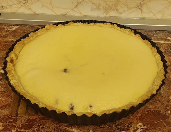 Sandkuchen mit Erdbeeren auf Sauerrahmfüllung