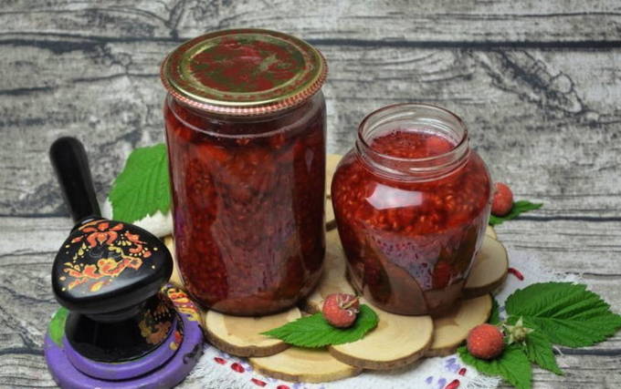 Himbeeren in Zuckersirup für den Winter